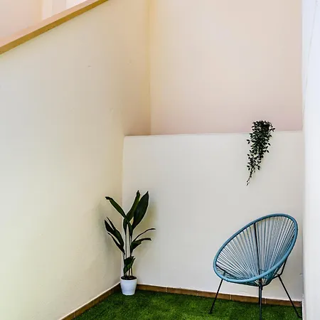 Exclusive Penthouse - Big Balcony & Private Garden Apartment