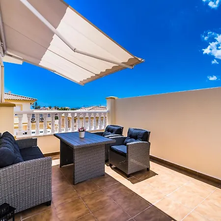 Exclusive Penthouse - Big Balcony & Private Garden Apartment