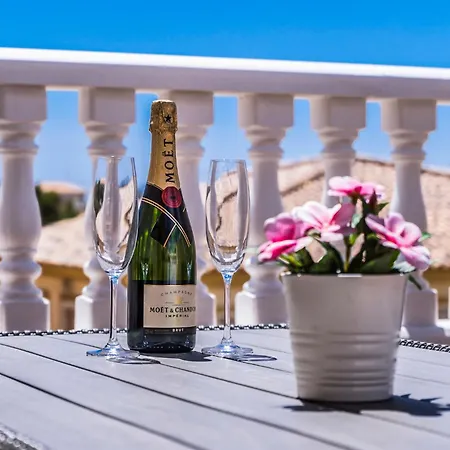 Exclusive Penthouse - Big Balcony & Private Garden